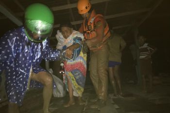 Basarnas evakuasi 10 korban banjir bandang Sigi