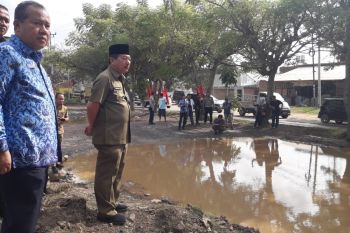 Wali Kota Bandarlampung tinjau Jalan Ryacudu yang rusak