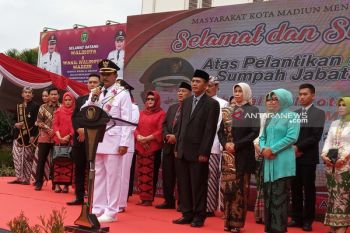 Wali Kota dan Wakil Wali Kota Madiun Dikirab Kereta Kencana menuju balai kota