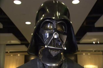 Kostum tokoh Darth Vader akan dilelang