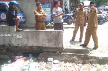 Wali Kota Palu tinjau drainase depan SMP 3 Palu