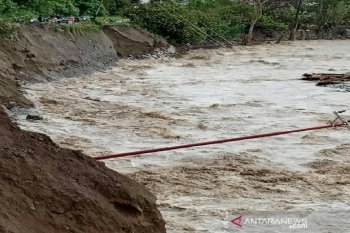 Pemkab Sigi kerahkan  alat berat ke lokasi banjir