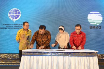 Tingkatkan keselamatan penerbangan, Kemenhub-Basarnas-BMKG tandatangani kesepakatan bersama