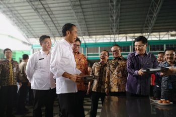 Presiden Jokowi makan siang bersama buruh