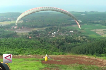 Menjajal landasan terbang di bukit Sikuping
