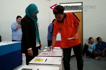Video - KPU Kudus menggelar simulai pencoblosan terhadap Napi