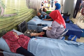 Pelindo IV Makassar gelar donor darah peringati May Day