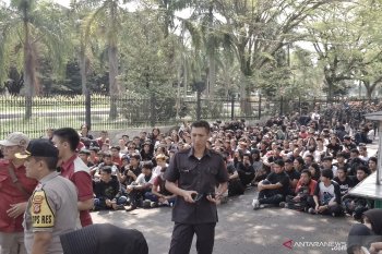 Hari Buruh, ratusan OTK rusak sejumlah fasilitas publik di Bandung
