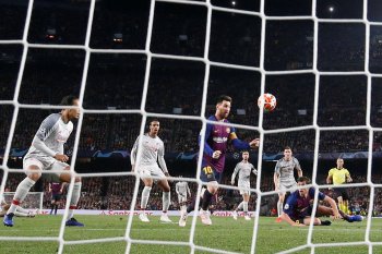 Messi kembali tunjukkan  keajaibannya di Liga Champions