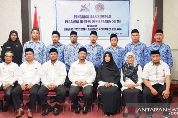 Hardiknas Rektor USN ambil sumpah 8 PNS baru