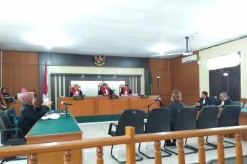 Hakim vonis penjara  dokter RSUD korupsi alat kesehatan