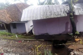 Relokasi warga korban pergeseran tanah masih tunggu kajian Badan Geologi