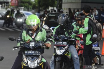 Pemakai jasa ojek daring keluhkan kenaikan tarif