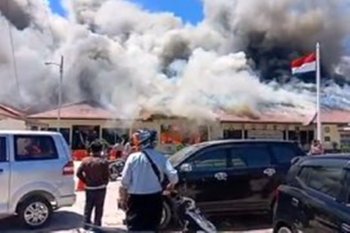 Gudang senjata Mapolres Lampung Selatan juga ikut terbakar