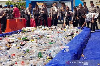 Jelang Ramadhan, Polrestabes Semarang musnahkan ribuan botol minuman keras