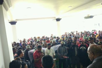 Pencaker Jayawijaya demonstrasi tolak seleksi CASN secara daring