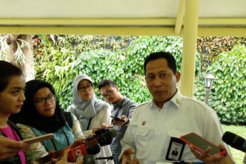 Buwas mengingatkan jajarannya jangan main-main dengan bansos
