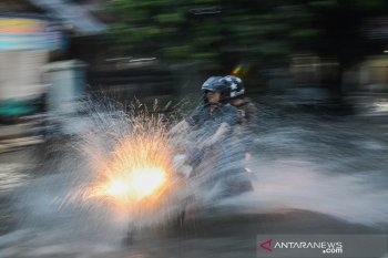 Banjir Bandung Timur: Sapan & Majalaya Tergenang, Pengendara Motor Harap Hati-hati