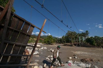 Jembatan gantung desa Tuva Putus