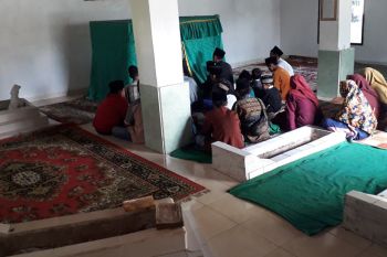 Warga berdatangan untuk ziarahi makam keramat Syekh Tubagus Yahya