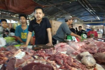 Harga ayam dan daging sapi  melonjak jelang Ramadhan