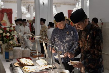 Buka puasa pertama di Istana tempe mendoan salah satu menu yang disajikan