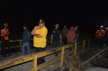 Bupati Morowali Utara kunjungi korban banjir Korololama