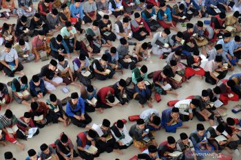 Ribuan santri di Medan gelar tadarus massal