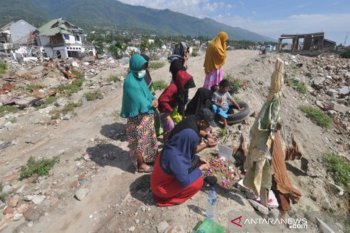 Pemakaman massal korban bencana Palu ramai diziarahi jelang Ramadhan