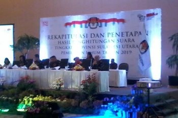 Rapat pleno rekapitulasi KPU Sulut diawali  doa bagi  KPPS meninggal