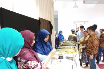 Opor ayam menu utama buka puasa perdana KBRI Beijing