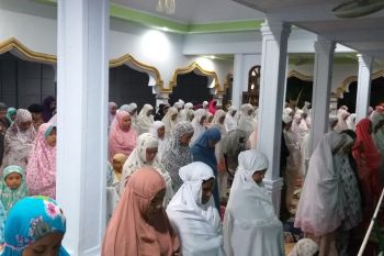 71 polisi amankan salat tarawih di lima masjid Jayapura