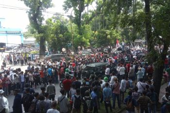 Massa kawal rekapitulasi suara di Medan