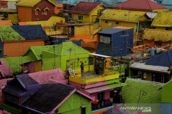 Ngabuburit di Kampung Warna-warni