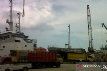 KSOP Pangkalbalam pastikan bongkar sembako dan BBM lancar