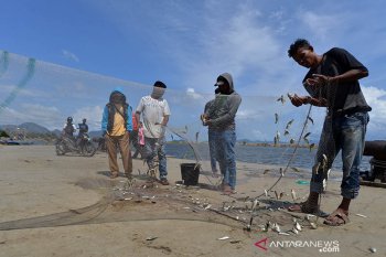 Menjala ikan