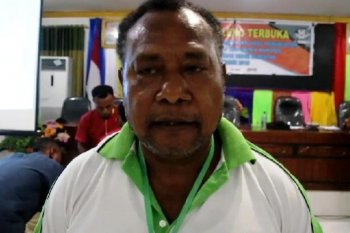 Tokoh adat apresiasi penyelenggaraan pleno pemilu di Waropen aman