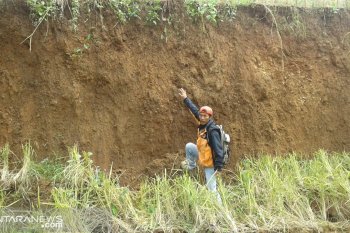 Pergeseran tanah di Gunungbatu makin parah
