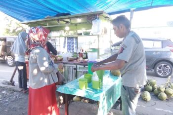 Kelapa muda paling diburu untuk buka puasa