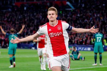 Terungkap, alasan MU urungkan niat  merekrut bek muda Ajax Matthijs De Lig