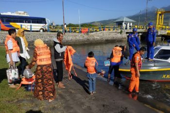 Kapal feri Sumbawa-Lombok kandas di Lombok Timur