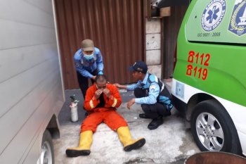 Miris, dua petugas pingsan saat padamkan kebakaran