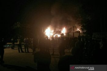 Napi mengamuk, Rutan Siak Dibakar