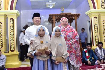 Bupati sampaikan tahniah untuk dua Hafiz cilik Bengkalis