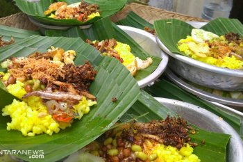 Nasi kuning jadi primadona Banyu Pinaruh