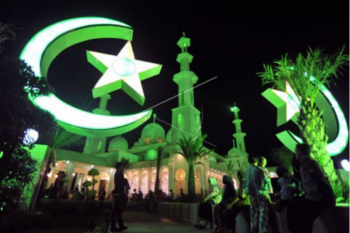 Seeing the splendor and elegance of the Baiturrahmah Mosque in Padang
