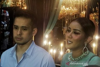 Sahur hanya minum air putih, berat badan Olla Ramlan turun 2 kg