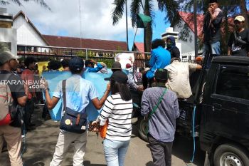 Mahasiswa demo minta Kepala Dinas PU Dicopot
