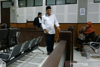 Pengadilan Mataram menggelar sidang perdana kasus korupsi dana BOS