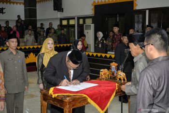 Wali Kota Metro ancam copot pejabat berkinerja buruk